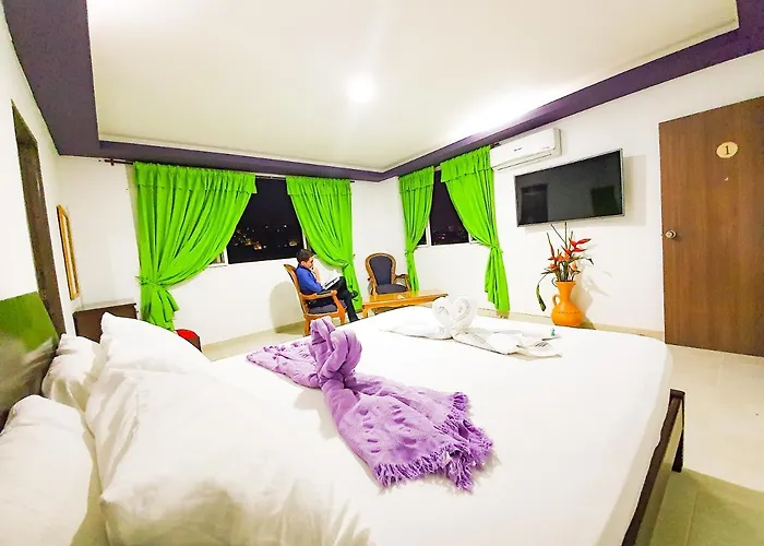 La Mercedes StreetHostal